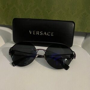 Versace Dark Lens Sunglasses/with case 💜